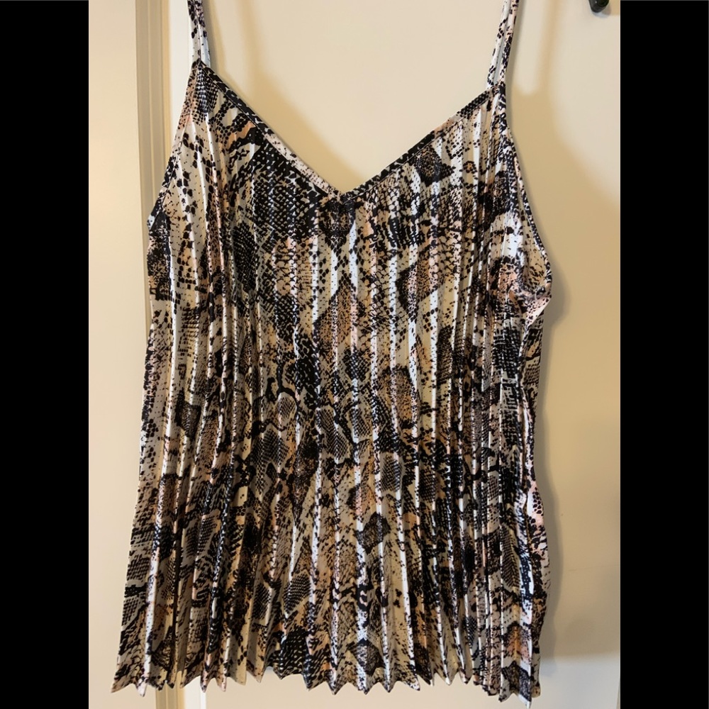 Cute camisole very feminine and so comfy.